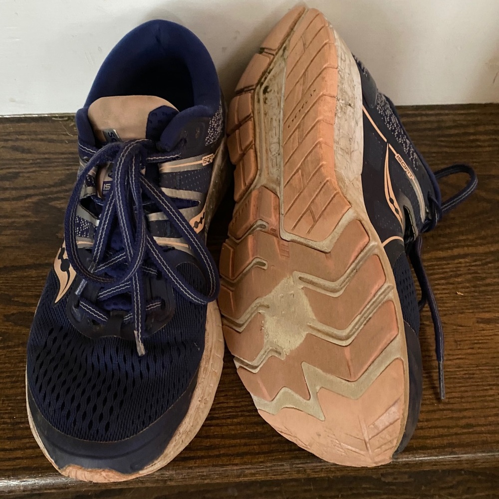 Sneaker - Picture 2 of 3
